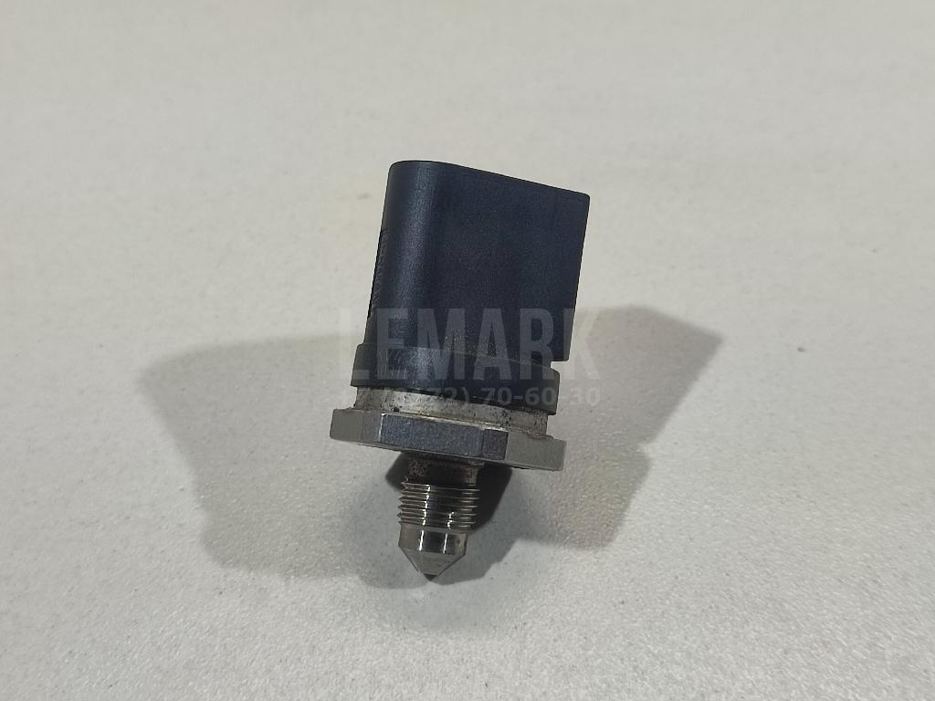 Датчик давления топлива 06J906051F VAG