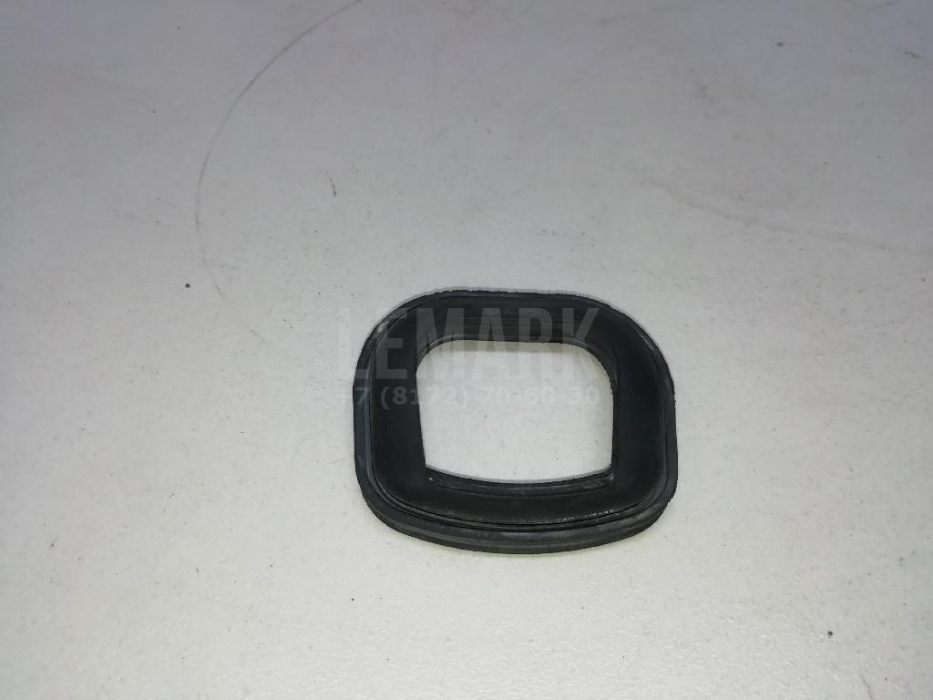 Уплотнитель (наружный) для  BMW 1-serie E87/E81 2004-2011