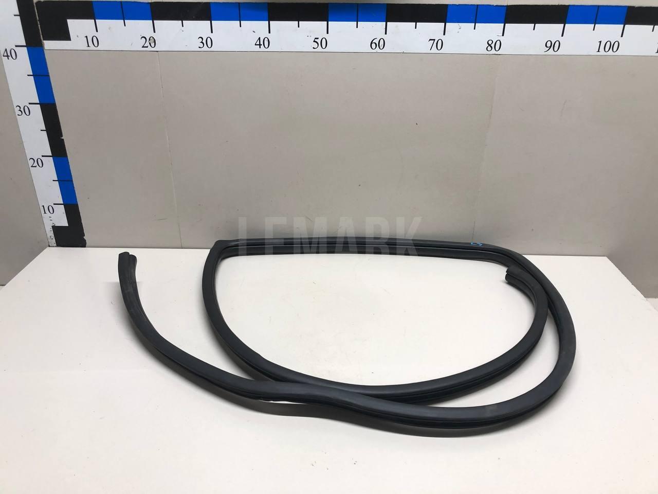 Уплотнитель двери 831101H000EQ Hyundai-Kia