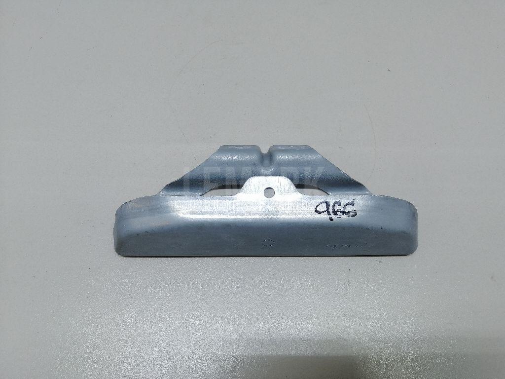 Кронштейн ручки 5L6858687F VAG