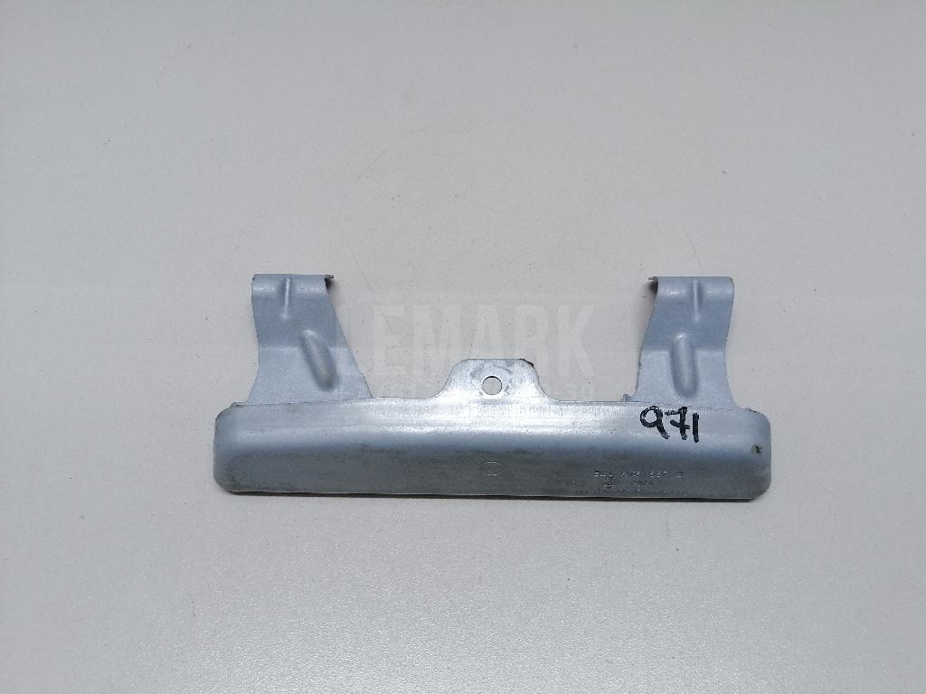 Кронштейн ручки 5L6858687G VAG