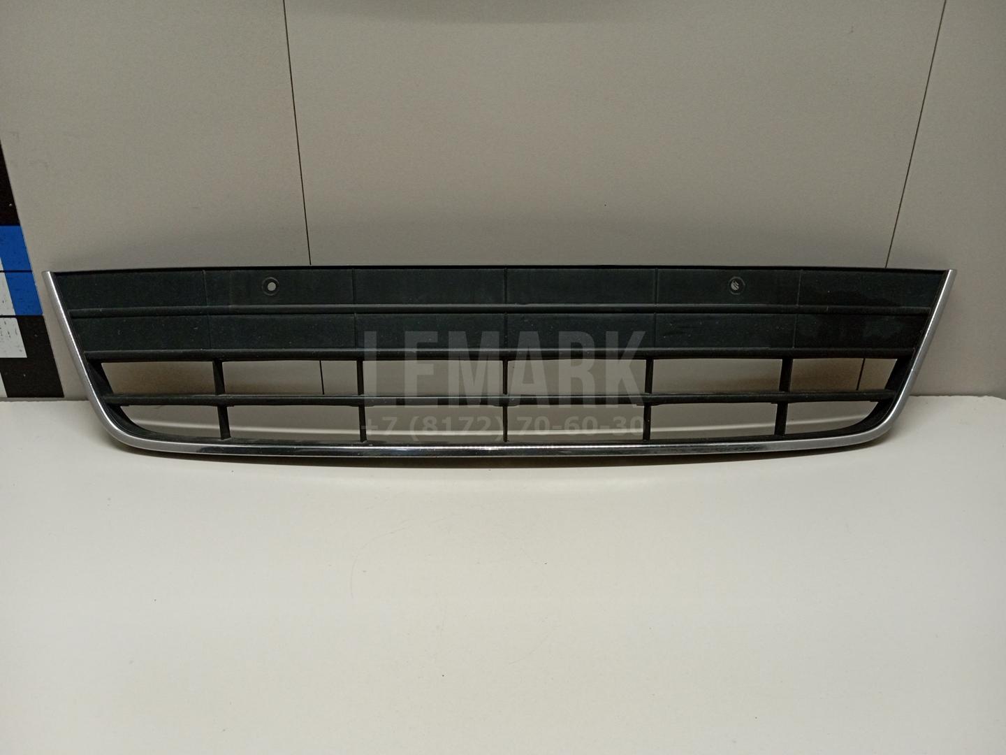 Решетка в бампер центральная 5N0853671B82V VAG