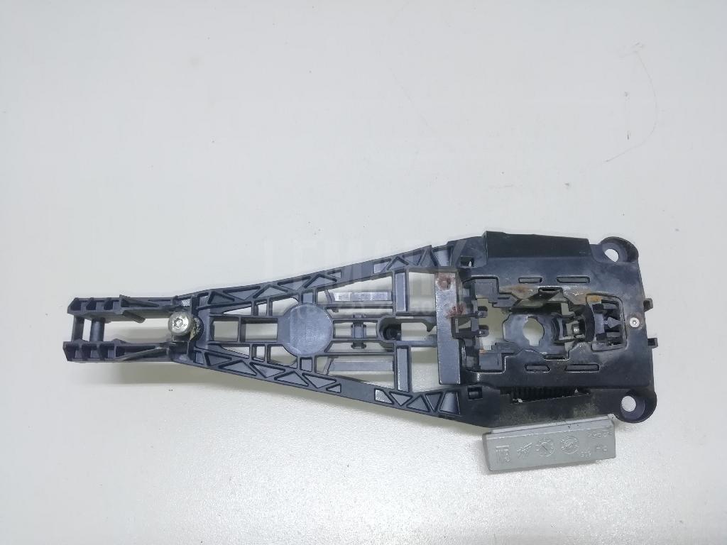 Кронштейн ручки 13577495 GM