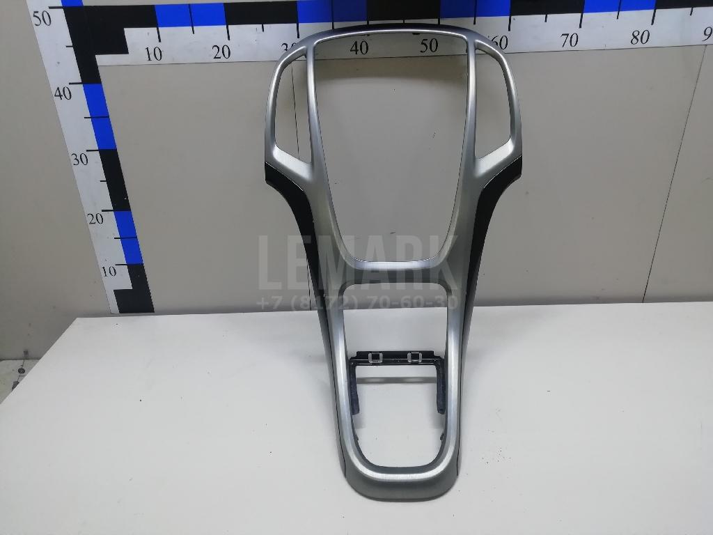Рамка магнитолы 13353666 GM