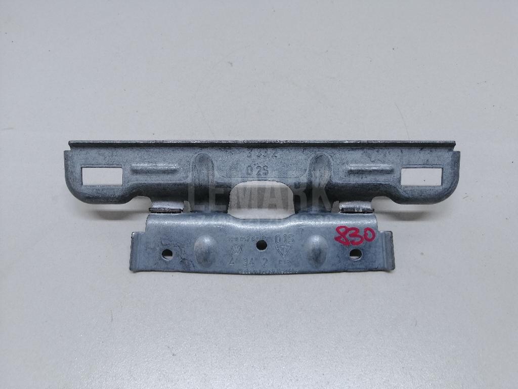 Кронштейн ручки 7P0857647C VAG