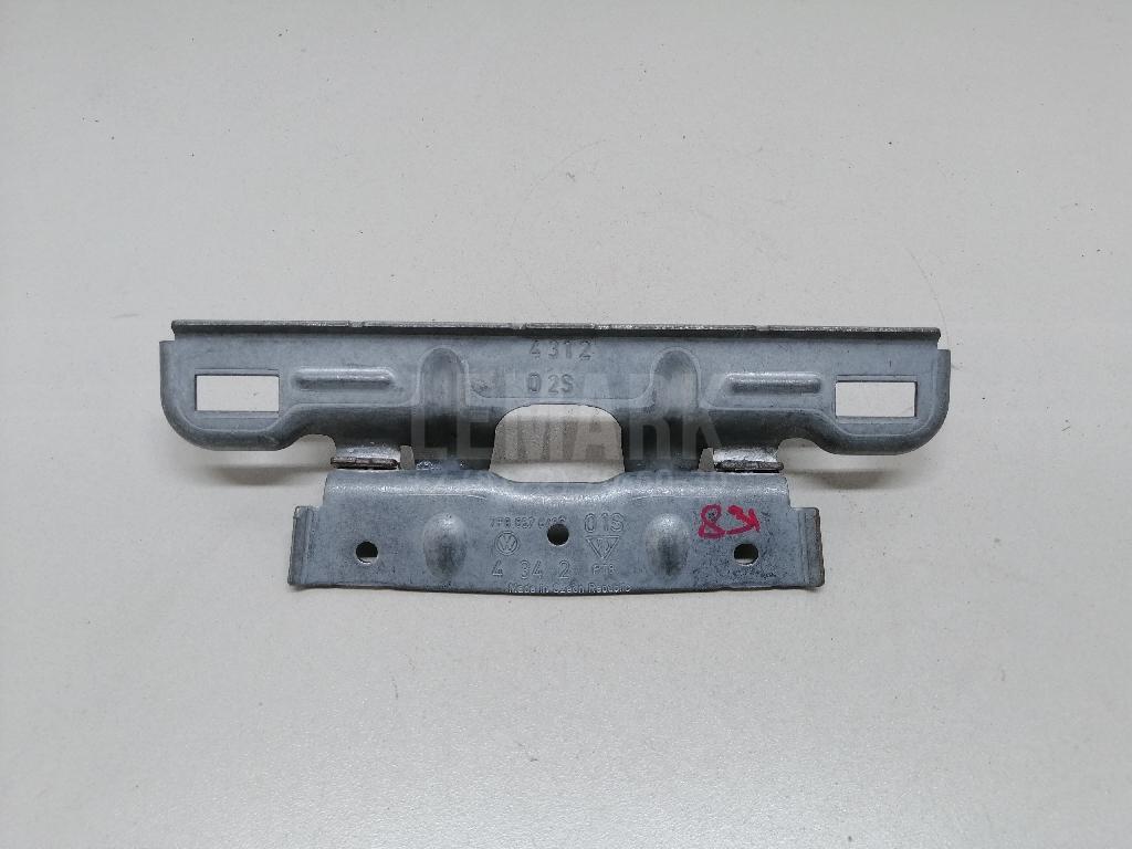 Кронштейн ручки 7P0857647C VAG