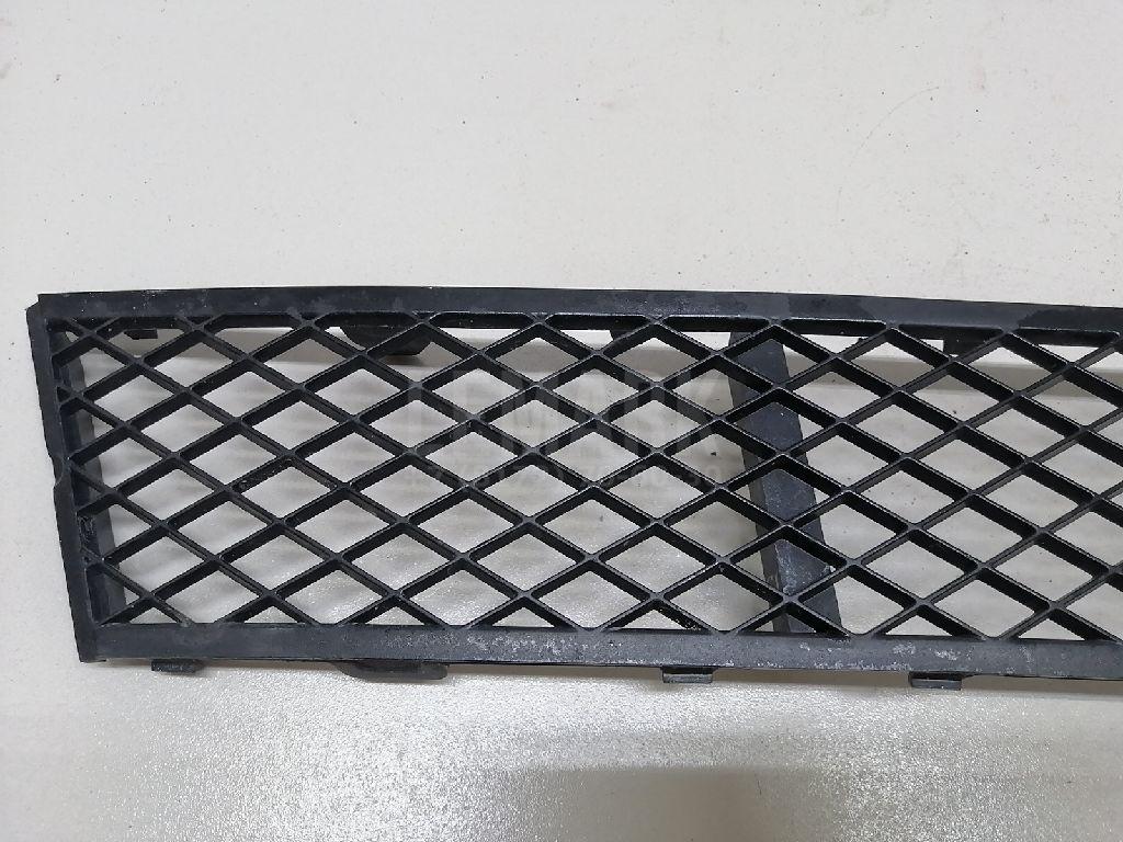 Решетка в бампер центральная для  BMW X1 F48 2014-2022