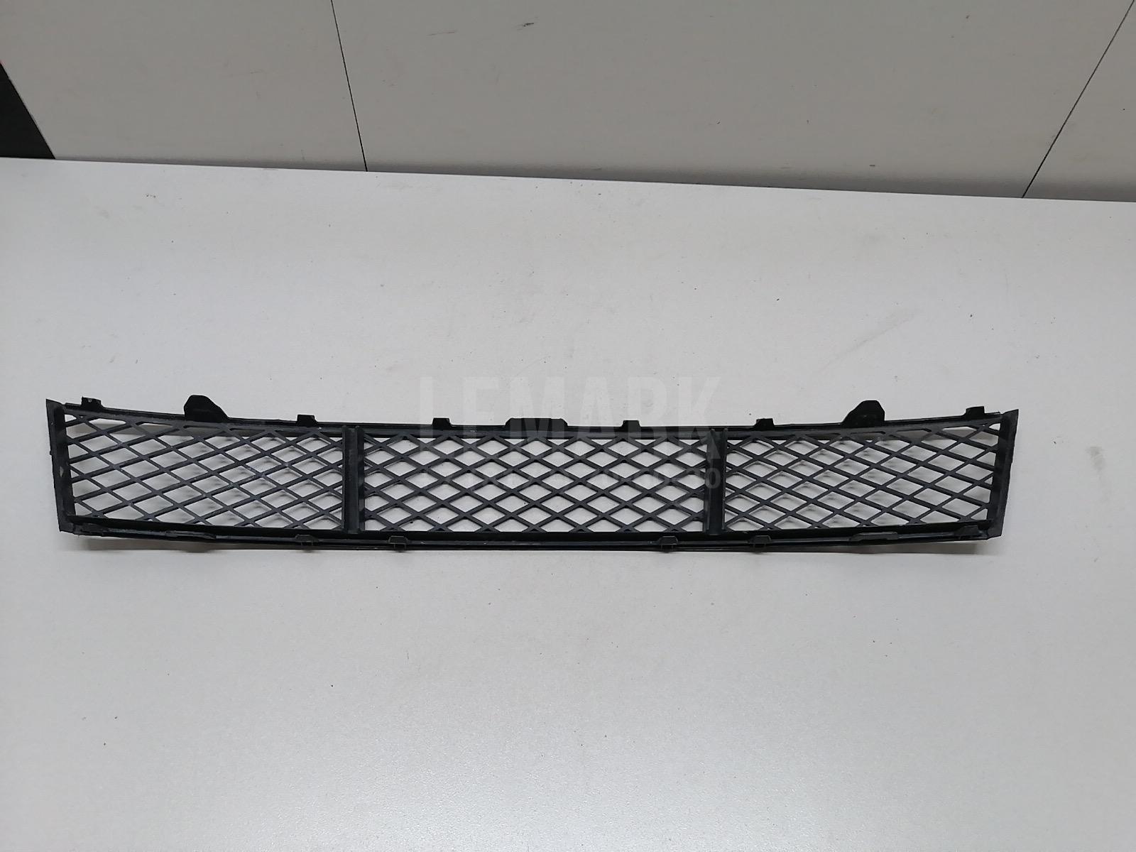 Решетка в бампер центральная для  BMW X1 F48 2014-2022
