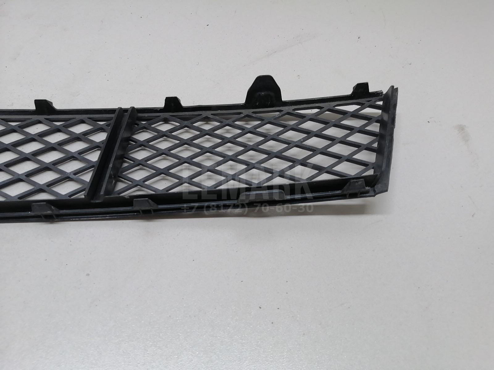 Решетка в бампер центральная для  BMW X1 F48 2014-2022
