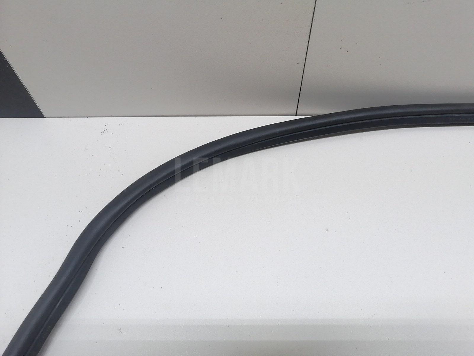 Уплотнитель капота для  BMW 7-serie G11/G12 2015-2022
