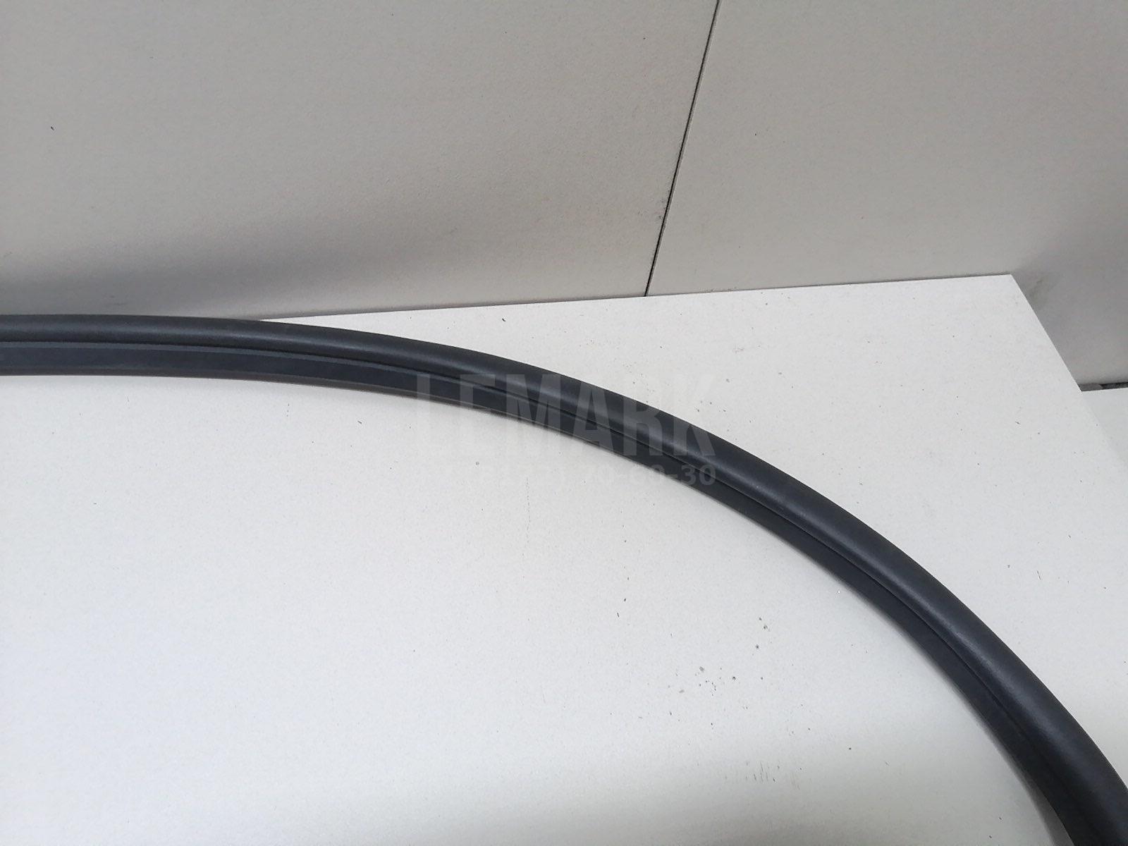 Уплотнитель капота для  BMW 7-serie G11/G12 2015-2022