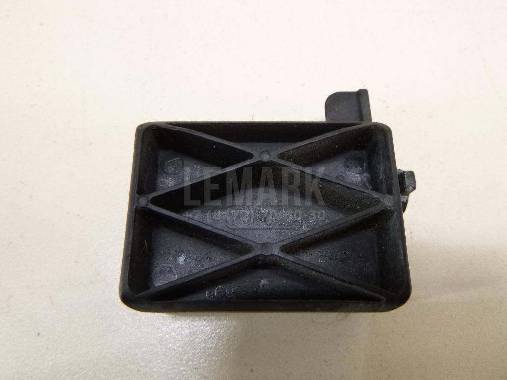 Крепеж решетки радиатора 1457649 Ford