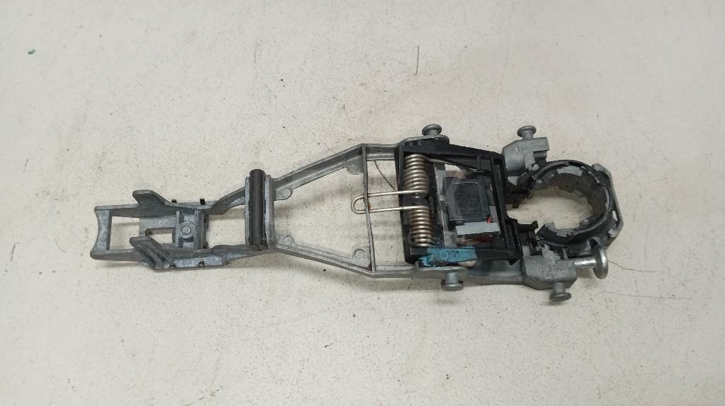 Кронштейн ручки 1Z0839886A VAG