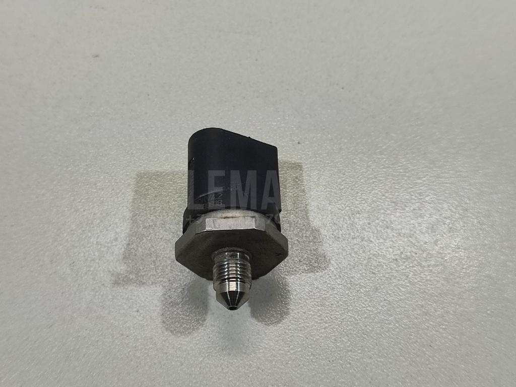 Датчик давления топлива 06J906051F VAG