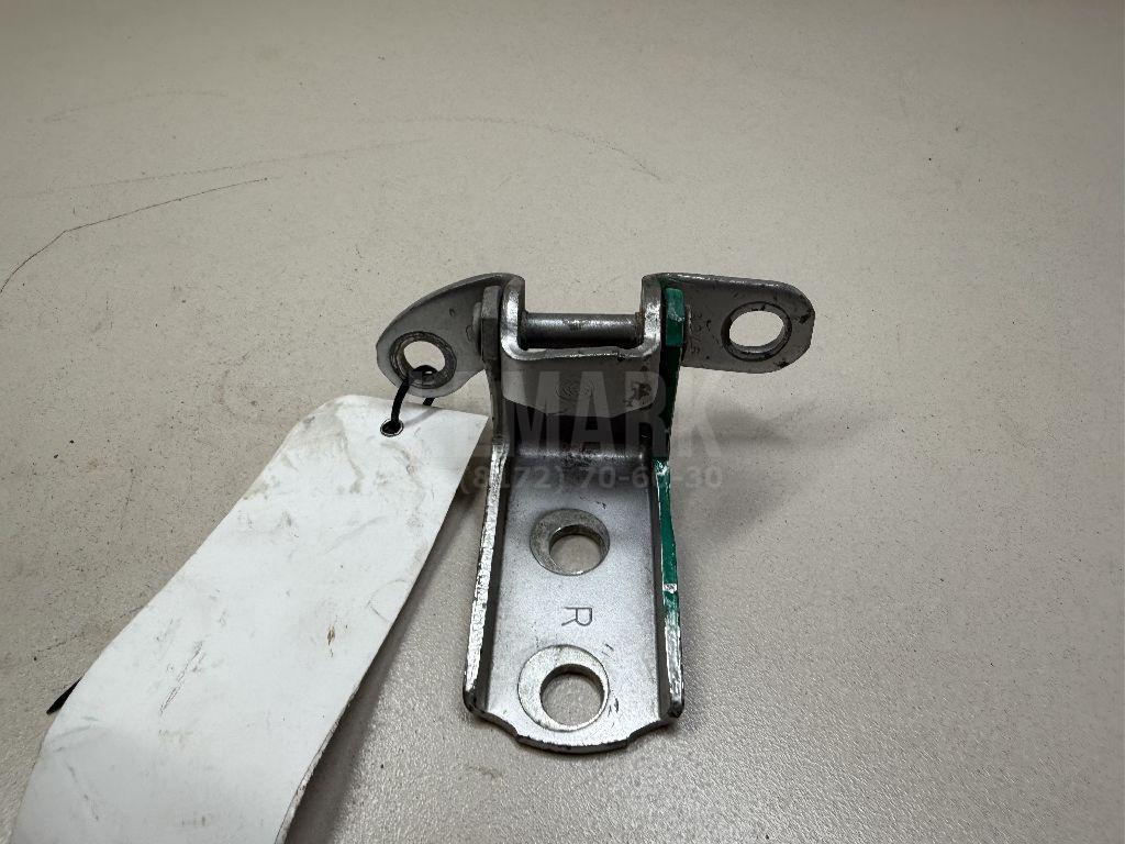 Петля двери задней правой нижняя 6877052031 Toyota