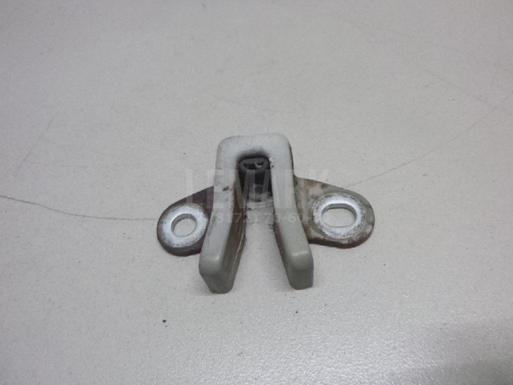 Ответная часть замка багажника 6940360011 Toyota