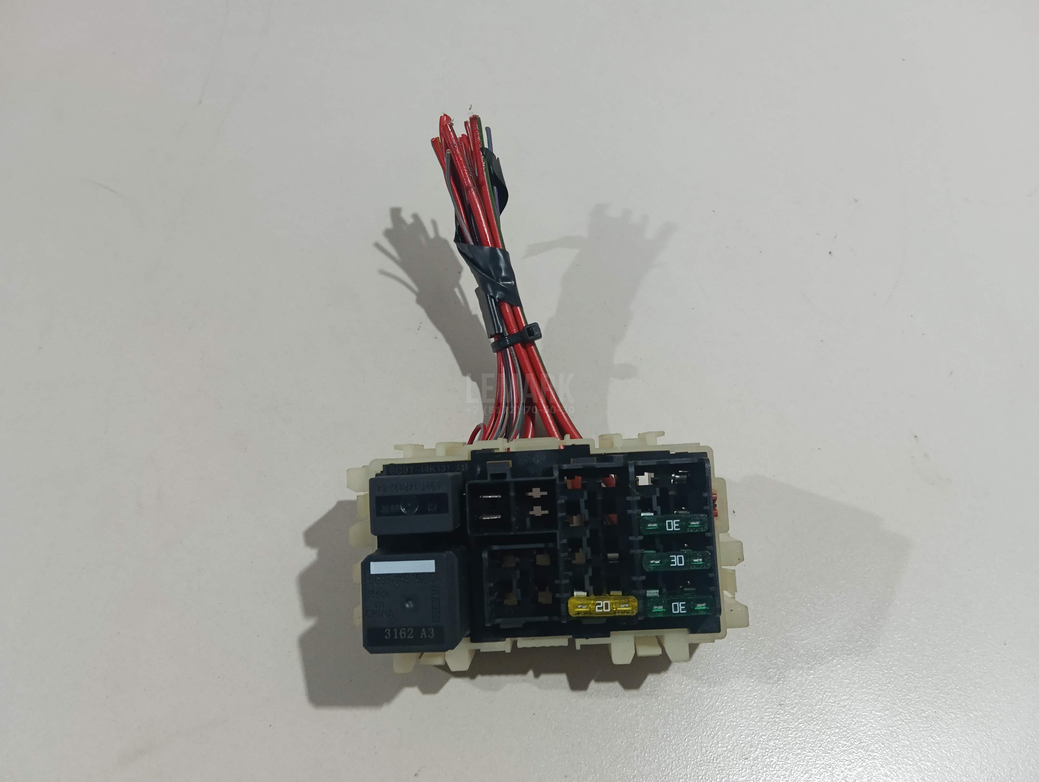 Блок предохранителей 30765336 Volvo