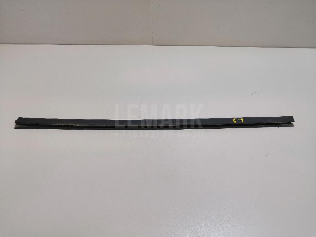 Уплотнитель стекла двери 832312P000 Hyundai-Kia