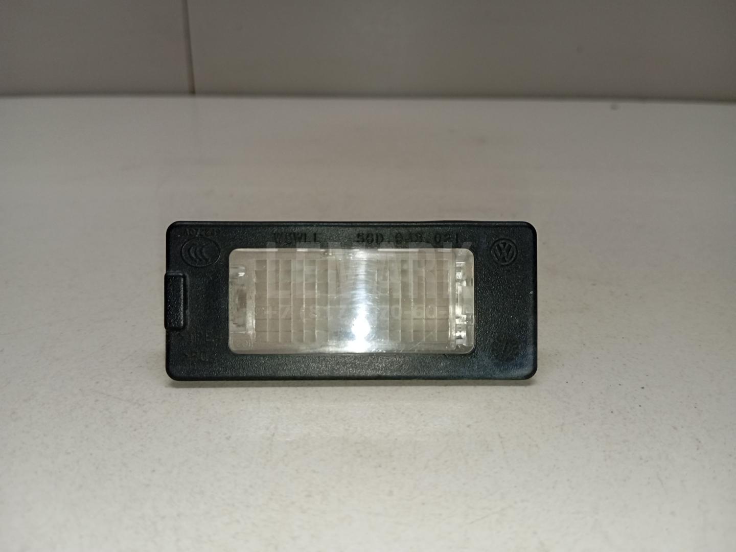 Фонарь подсветки номера 56D943021 VAG