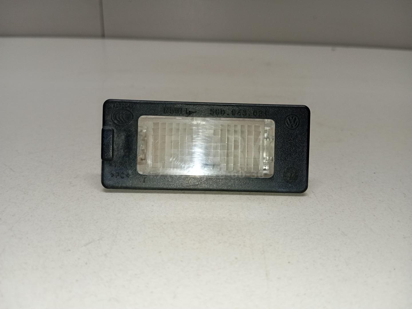 Фонарь подсветки номера 56D943021 VAG