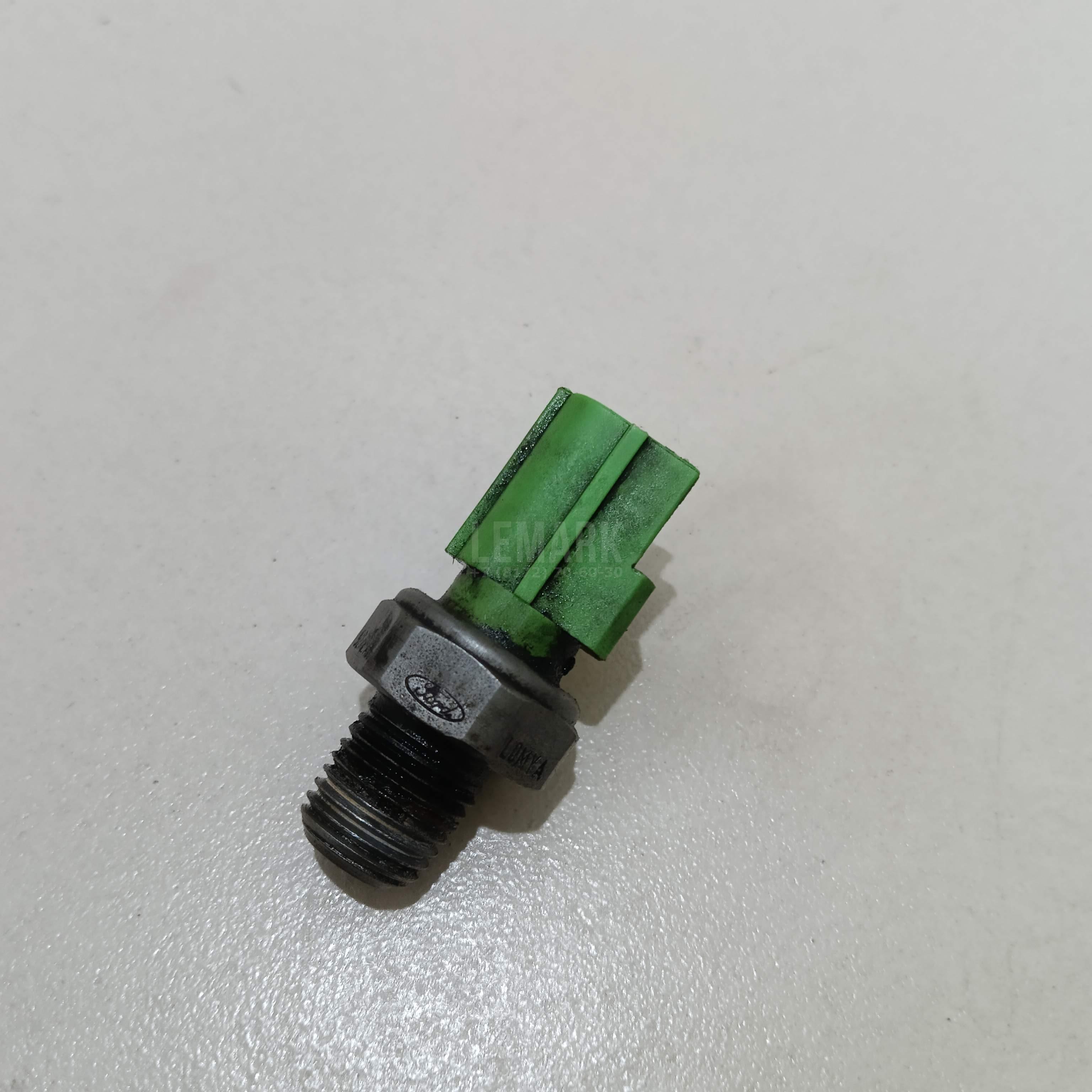 Датчик давления масла LR000633 Land Rover
