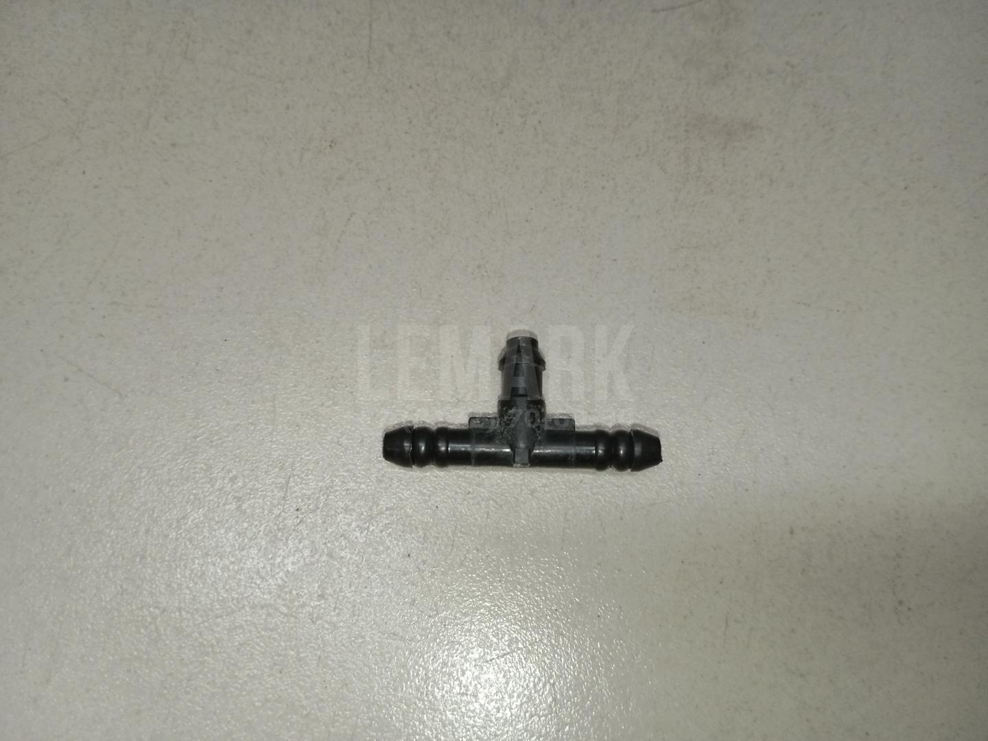 Тройник омывателя стекол 5J0955975 VAG