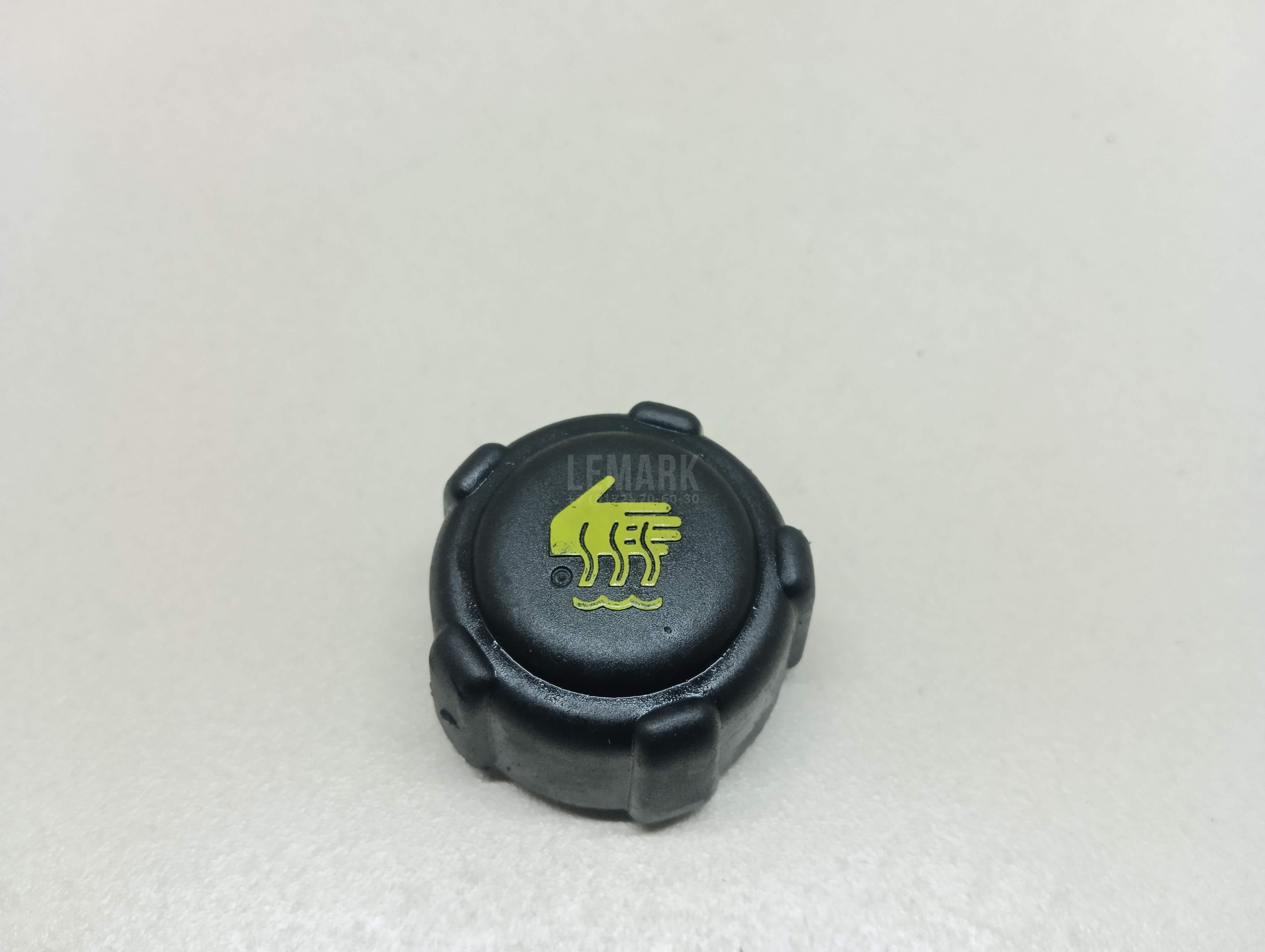 Крышка расширительного бачка 8200048024 Renault