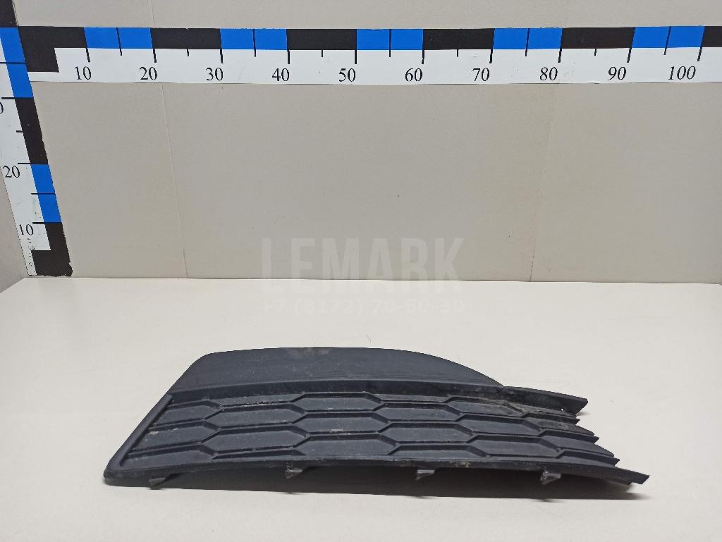 Решетка в бампер правая 60U807368A9B9 VAG