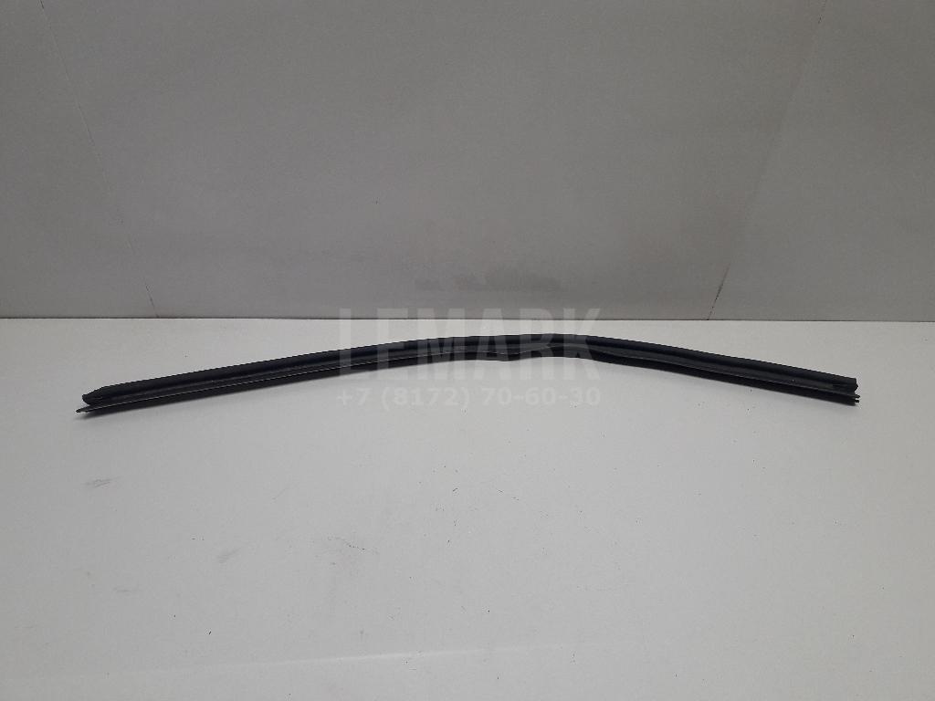 Уплотнитель стекла двери 822412P000 Hyundai-Kia