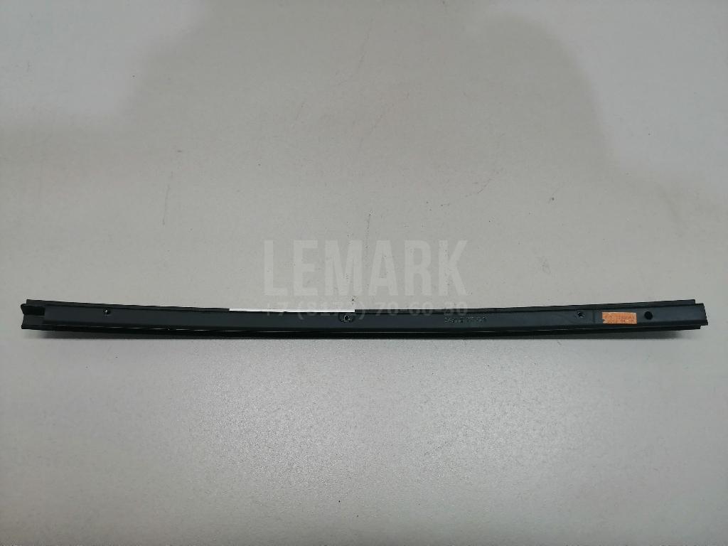 Направляющая стекла двери для  BMW X3 E83 2004-2010