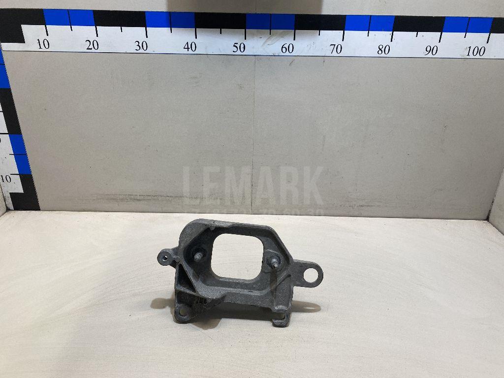 Кронштейн опоры двигателя 112221641R Nissan
