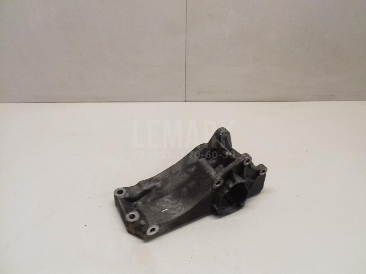 Кронштейн генератора 030145167D VAG