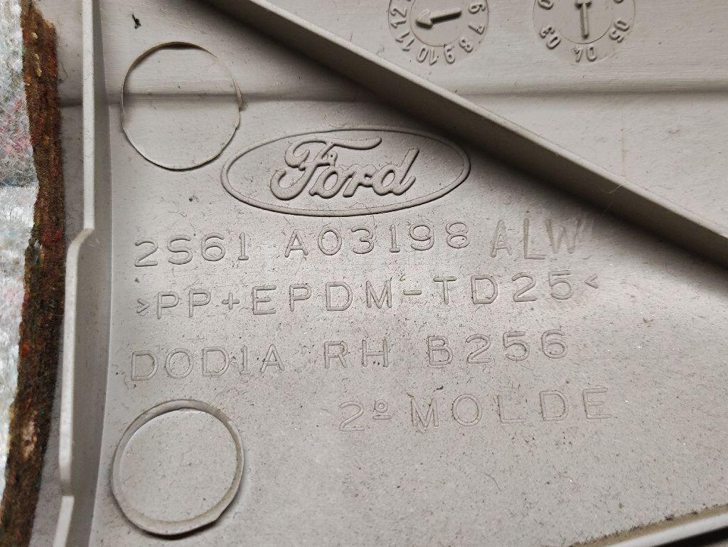 Обшивка стойки для  Ford Focus II 2008-2011