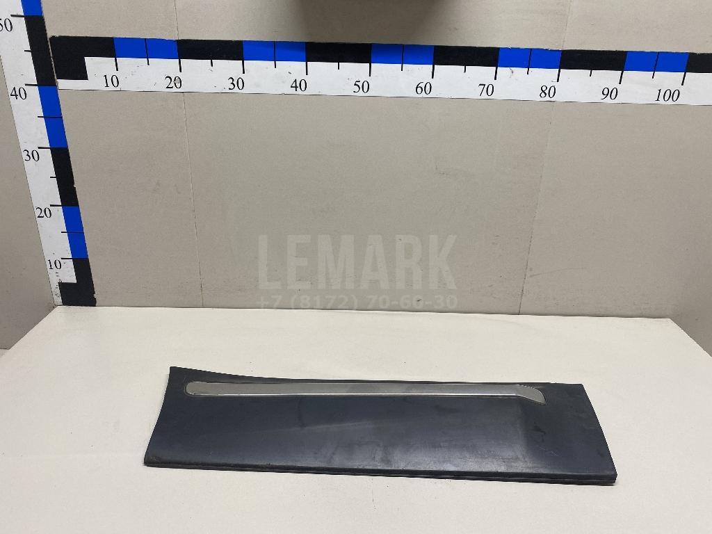 Накладка двери задней правой 828701A38A Nissan