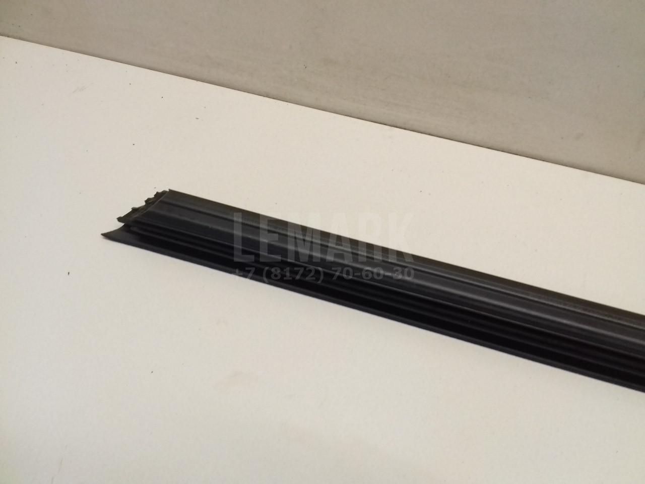Накладка стекла переднего правого для  BMW 1-serie F20/F21 2011-2019