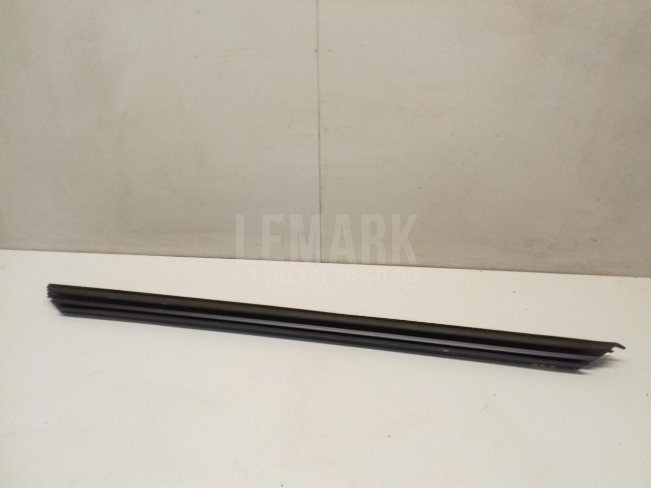 Накладка стекла переднего правого для  BMW 1-serie F20/F21 2011-2019