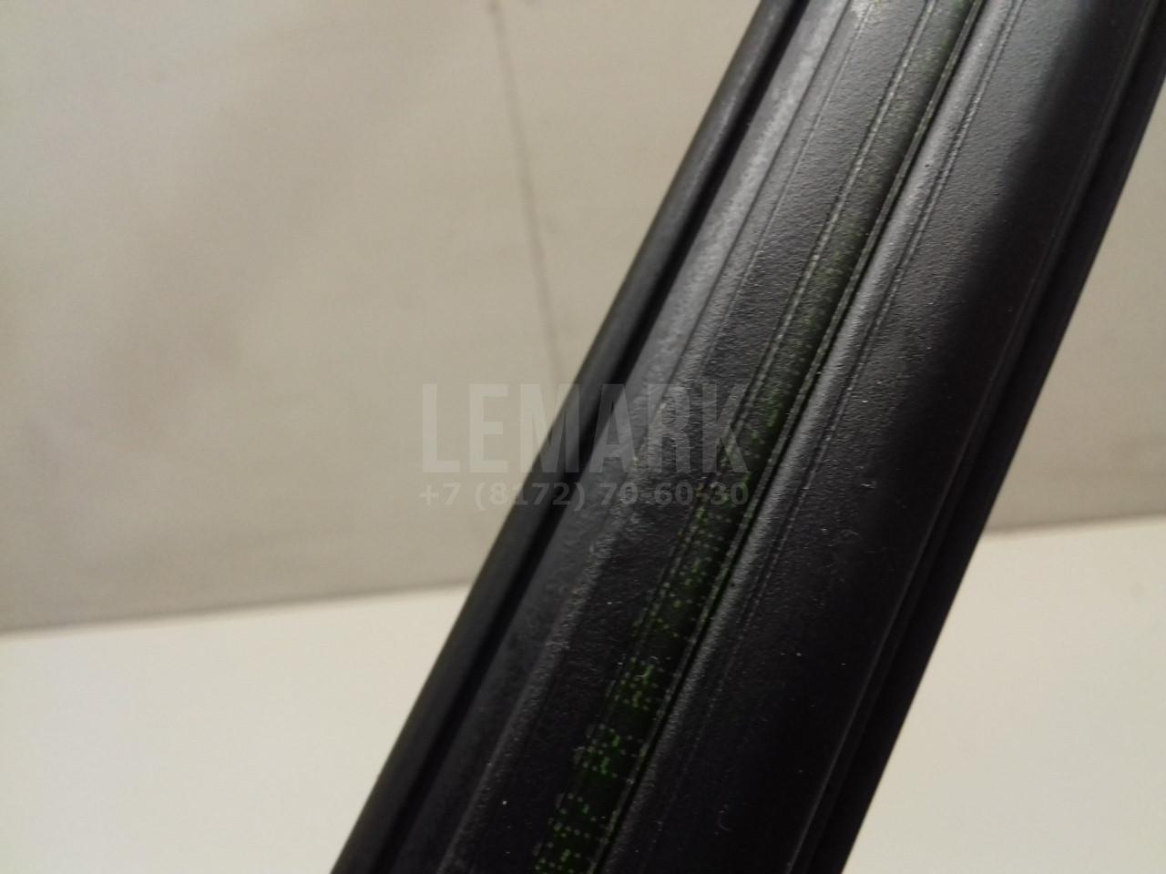 Накладка стекла переднего правого для  BMW 1-serie F20/F21 2011-2019