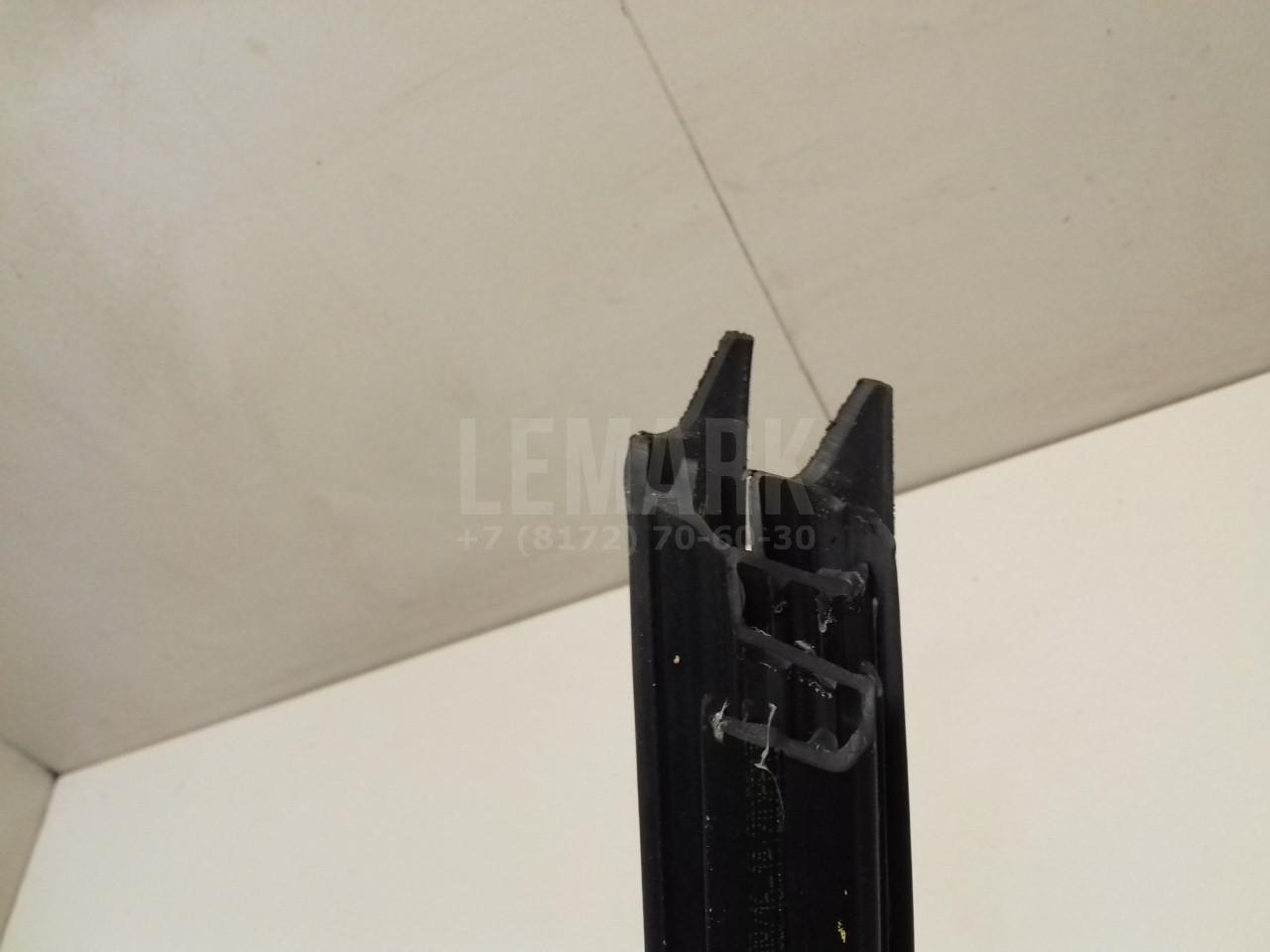 Накладка стекла переднего правого для  BMW 1-serie F20/F21 2011-2019