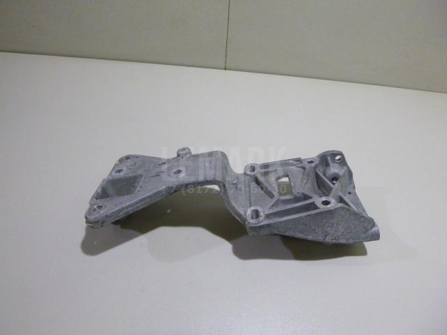 Кронштейн генератора 30750940 Volvo