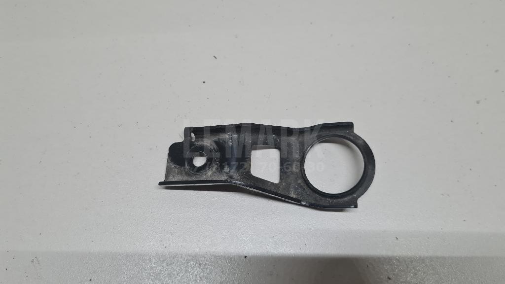 Кронштейн радиатора 1653326070 Toyota