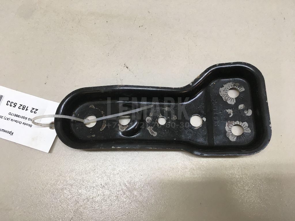 Кронштейн переднего рычага 5Q0199517D VAG