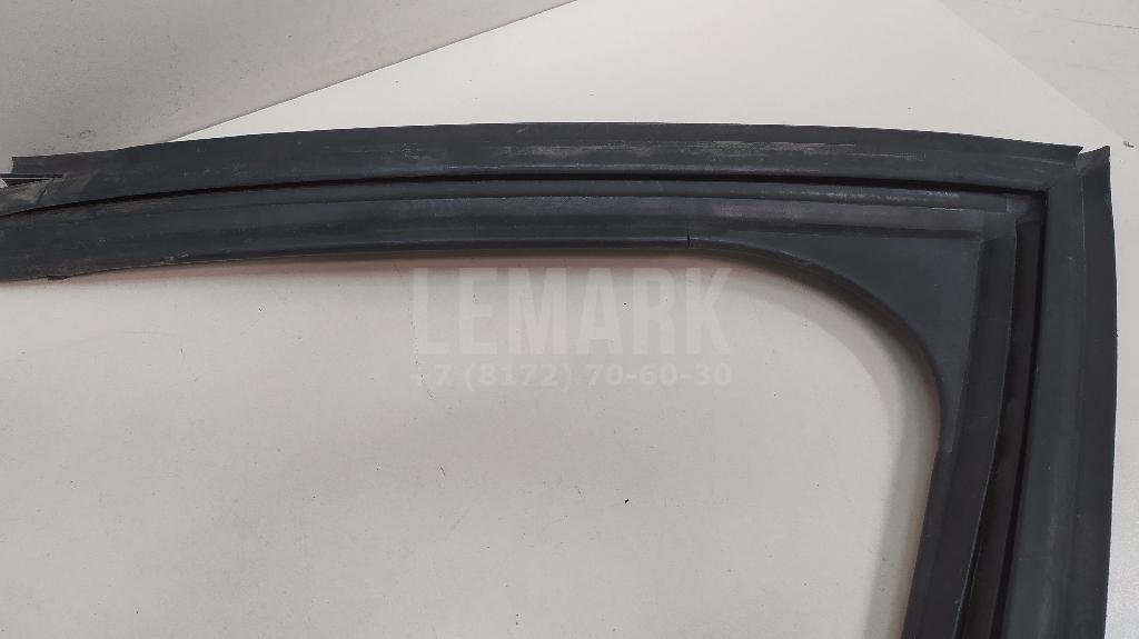 Уплотнитель стекла двери для  Fiat Doblo 2005-2015