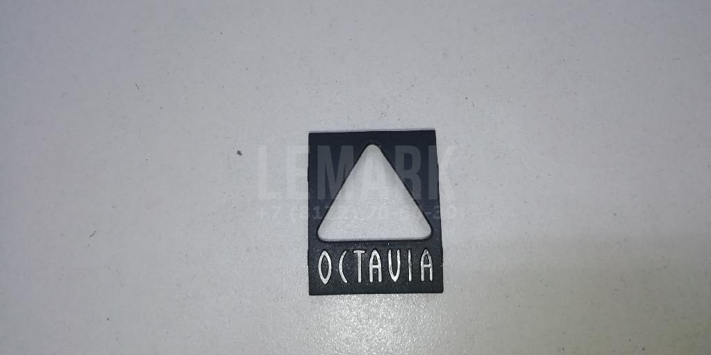 Накладка декоративная 1U085758647H VAG
