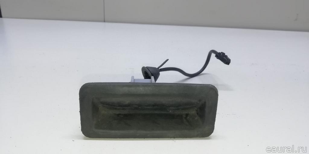 Кнопка открывания багажника