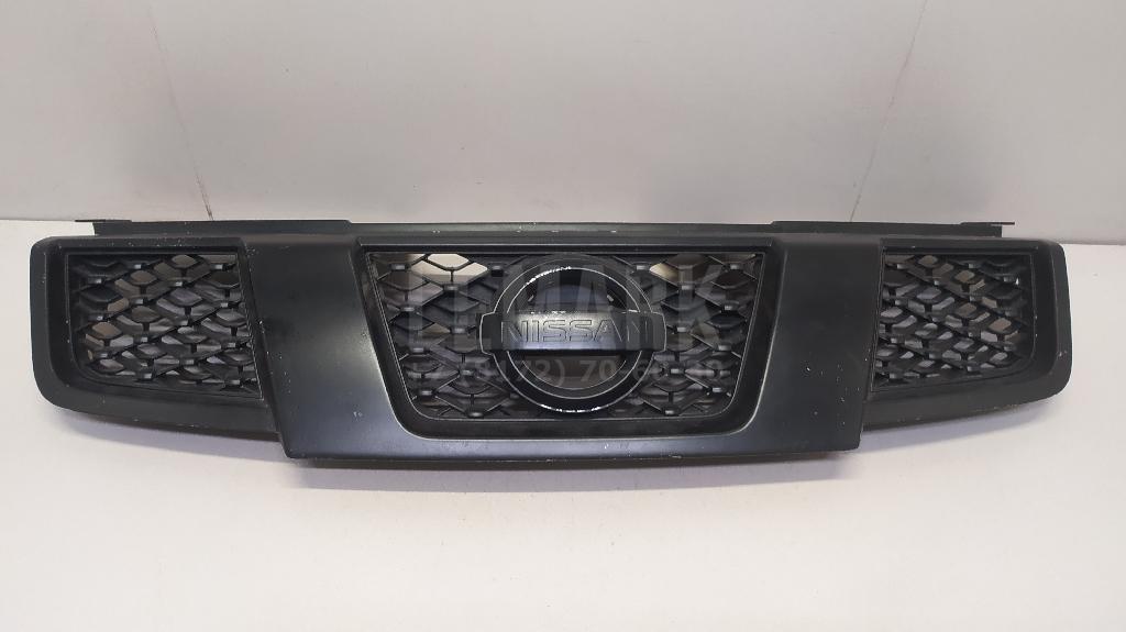 Решетка радиатора 623103UB0A Nissan
