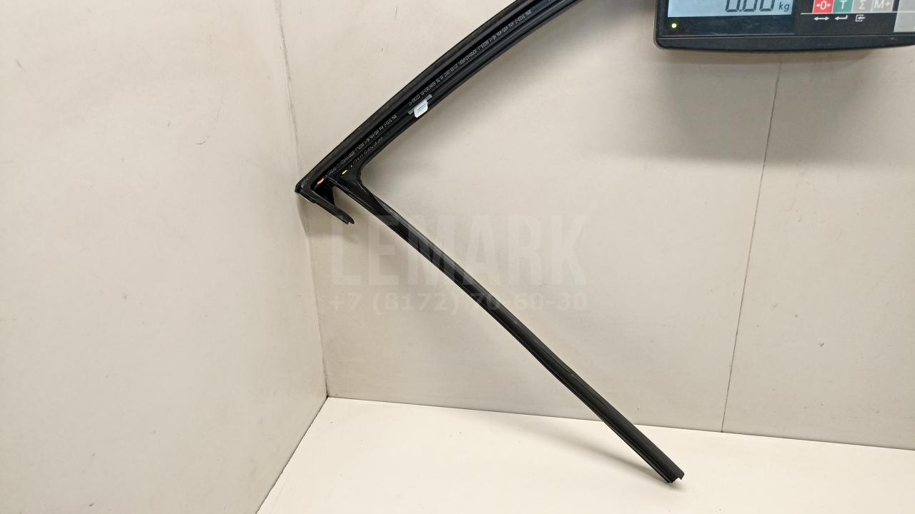 Уплотнитель стекла двери для  BMW X3 E83 2004-2010