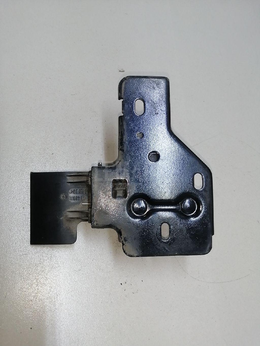 Крючок капота для  BMW 7-serie F01/F02 2008-2015