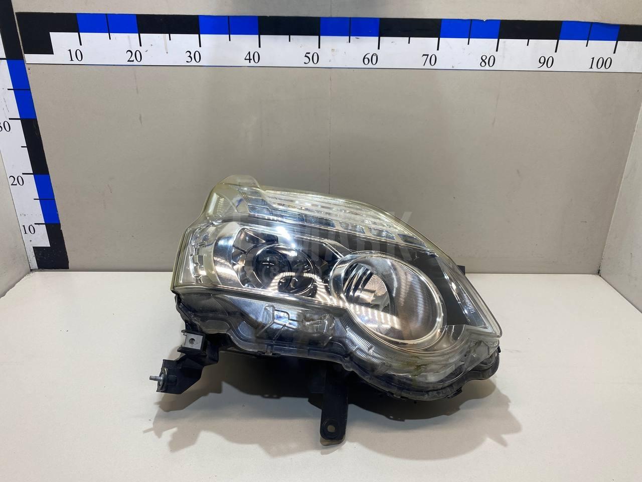 Фара правая 260103UF0A Nissan
