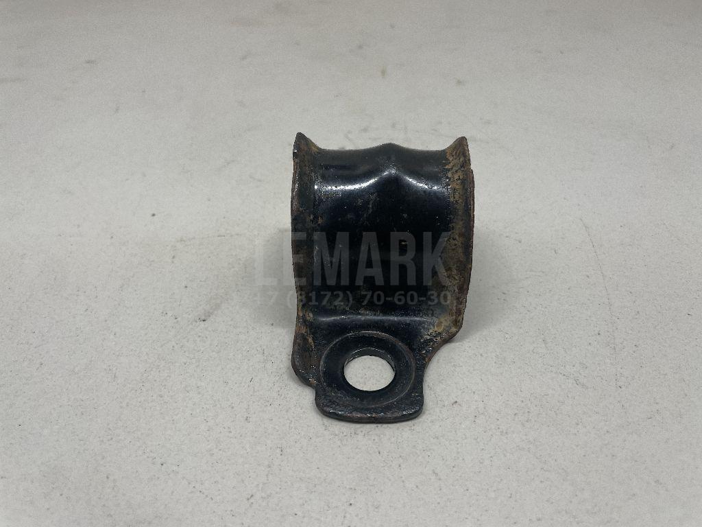 Кронштейн крепления переднего стабилизатора LR000476 Land Rover