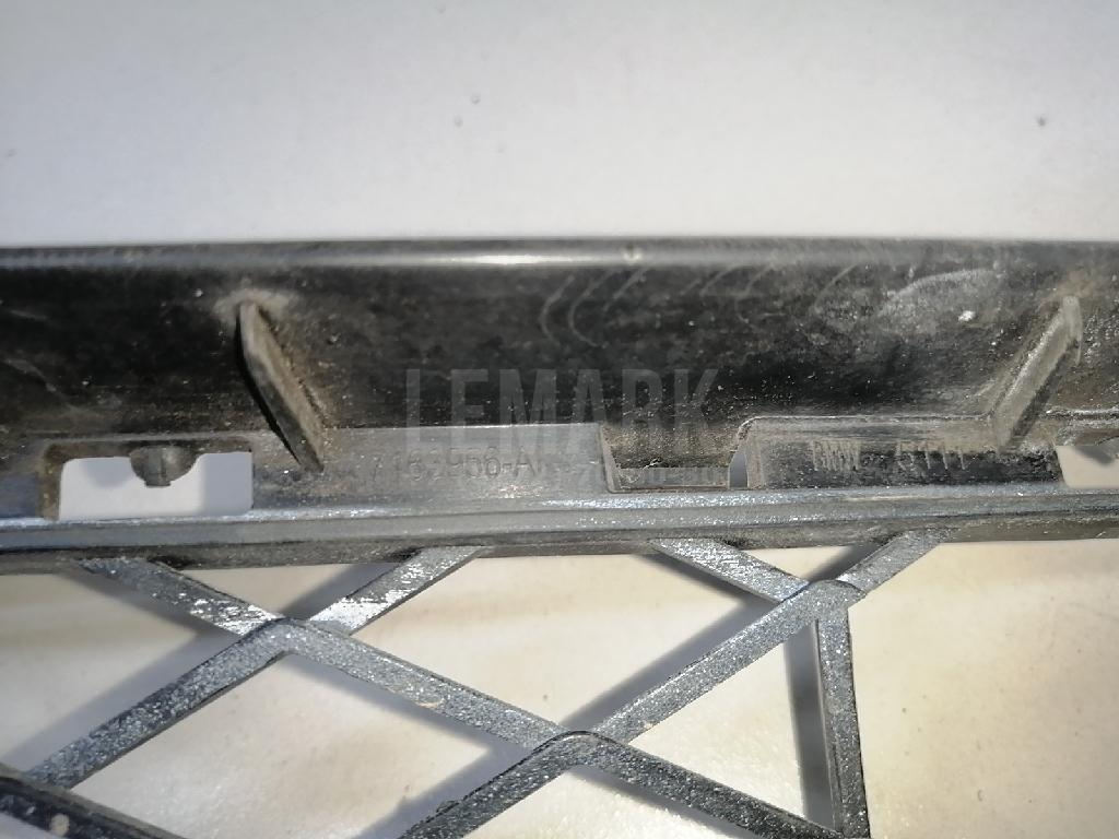 Решетка в бампер центральная для  BMW 1-serie E87/E81 2004-2011
